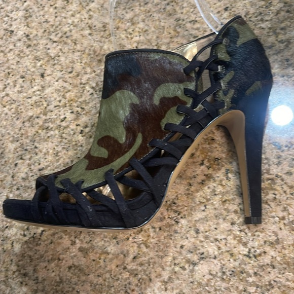 Seeing Double?? Yes…two pairs of Nine West cowhide peeptoe heels!! - Picture 6 of 6